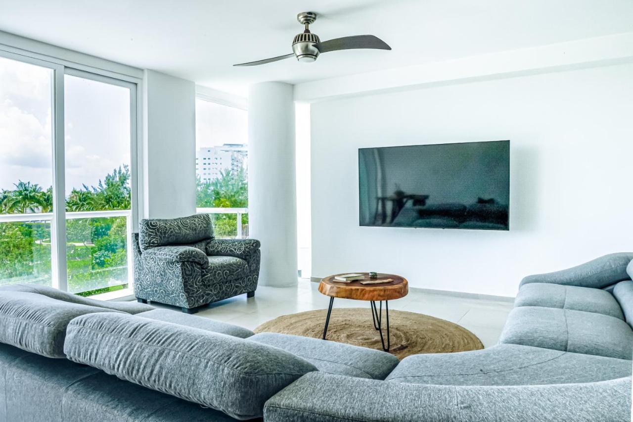 New Beachfront Luxury Apartments Cancún Esterno foto