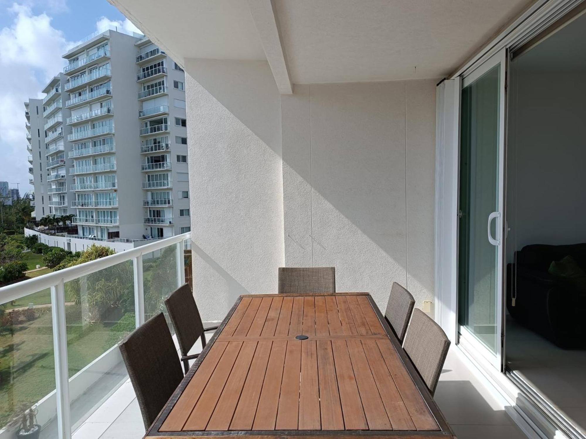 New Beachfront Luxury Apartments Cancún Esterno foto