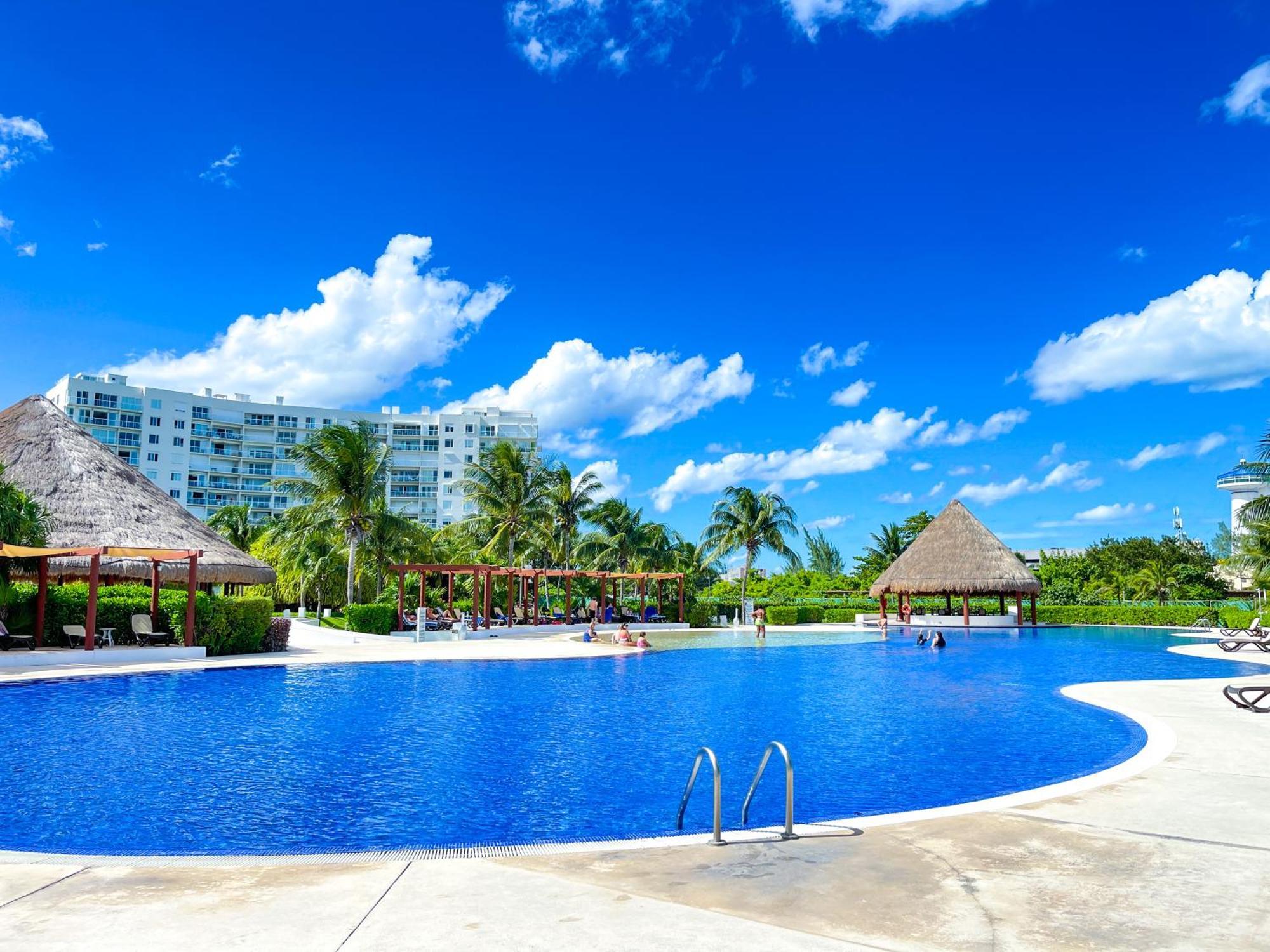 New Beachfront Luxury Apartments Cancún Esterno foto