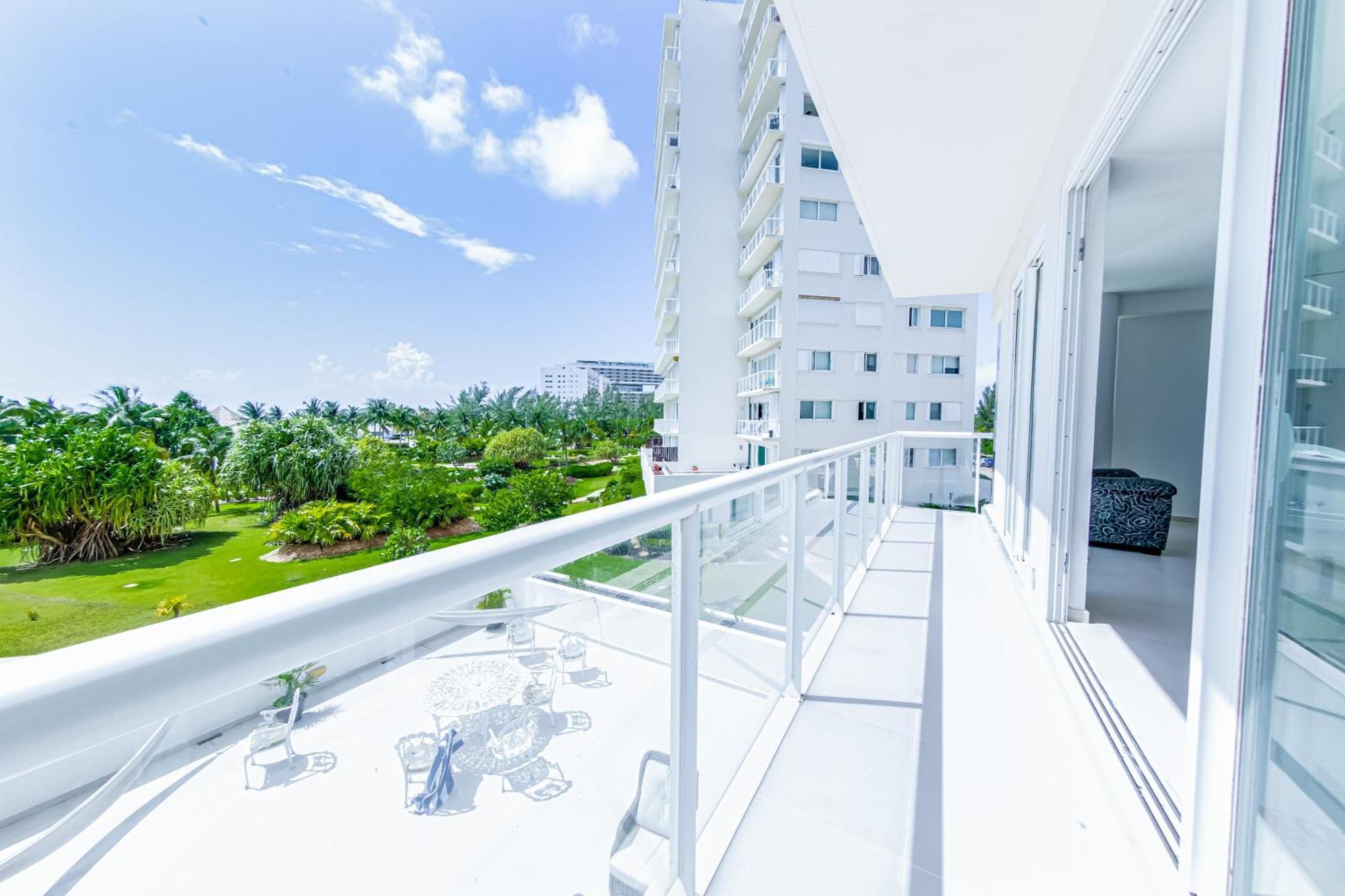 New Beachfront Luxury Apartments Cancún Esterno foto