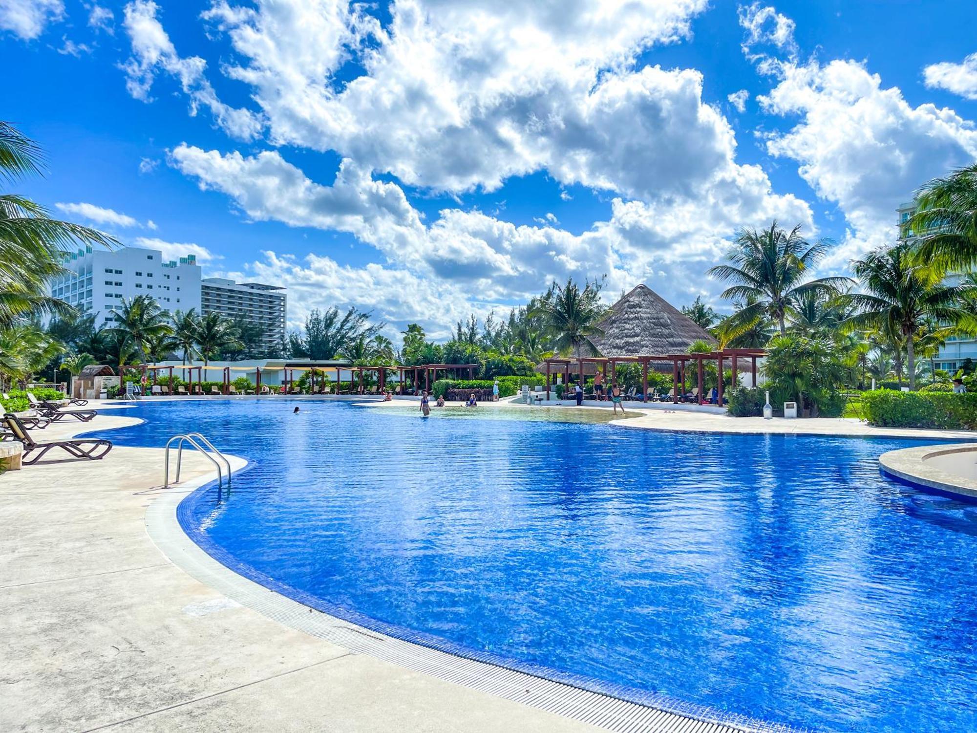 New Beachfront Luxury Apartments Cancún Esterno foto
