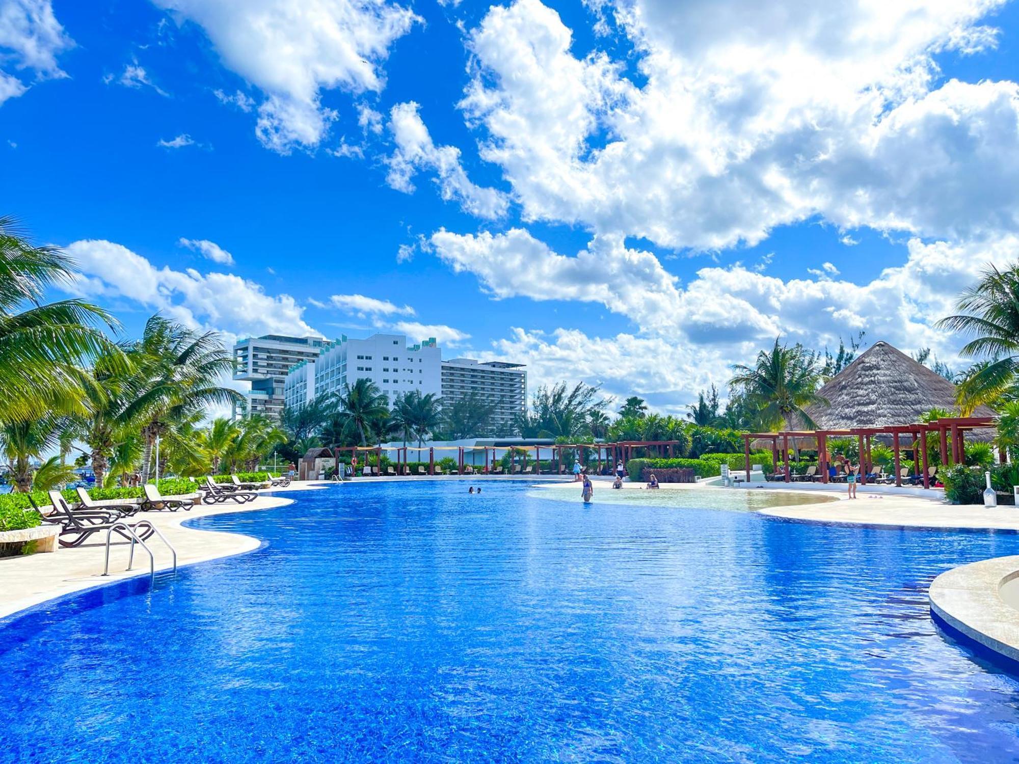New Beachfront Luxury Apartments Cancún Esterno foto